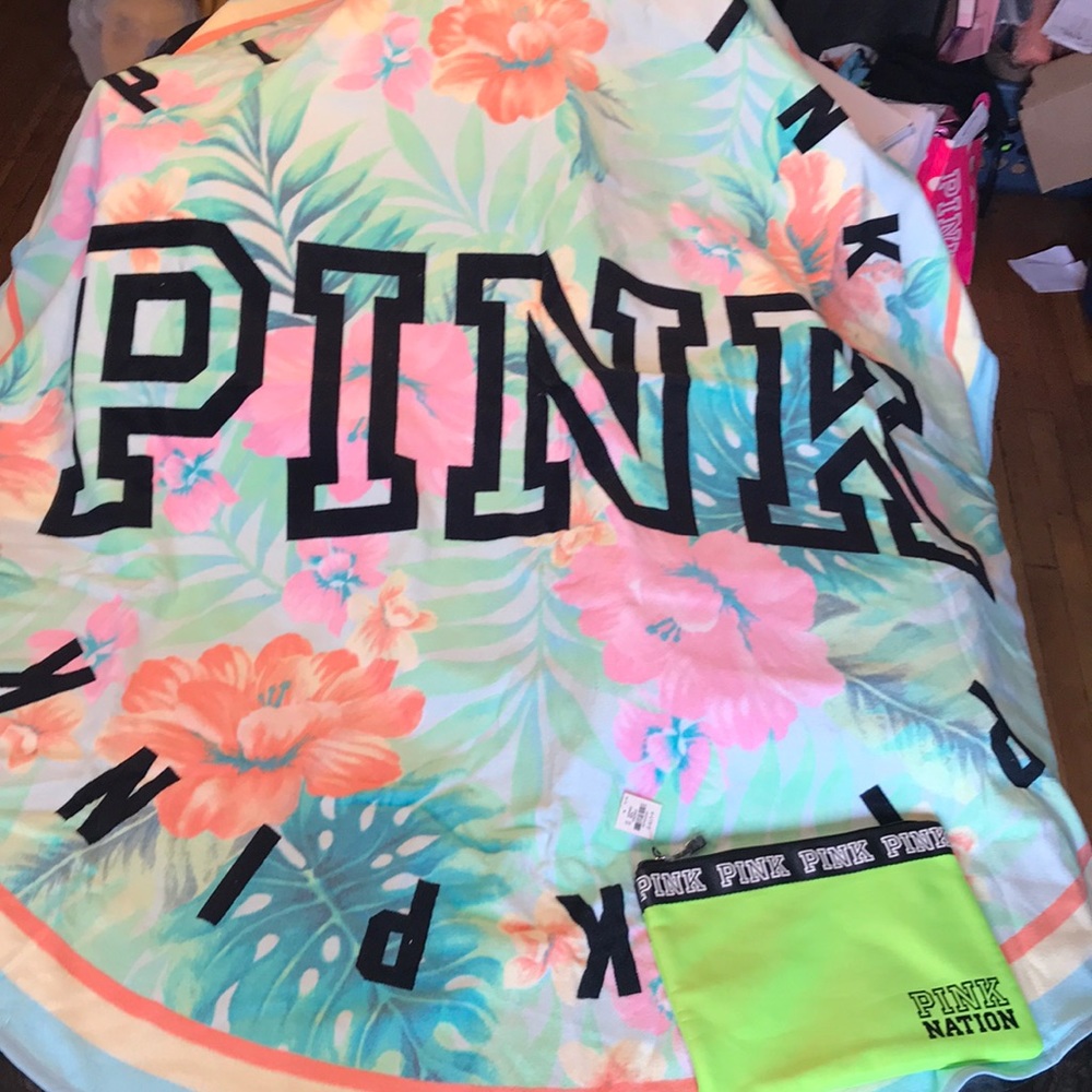 BNIP VS PINK BEACH TOWEL & BIKINI BAG